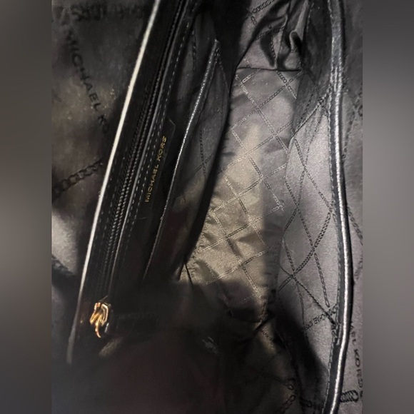 BIN047.2 LIKE NEW Michael Kors MK Logo Gold Charm Black Pebble Leather Satchel - Picture 9 of 10
